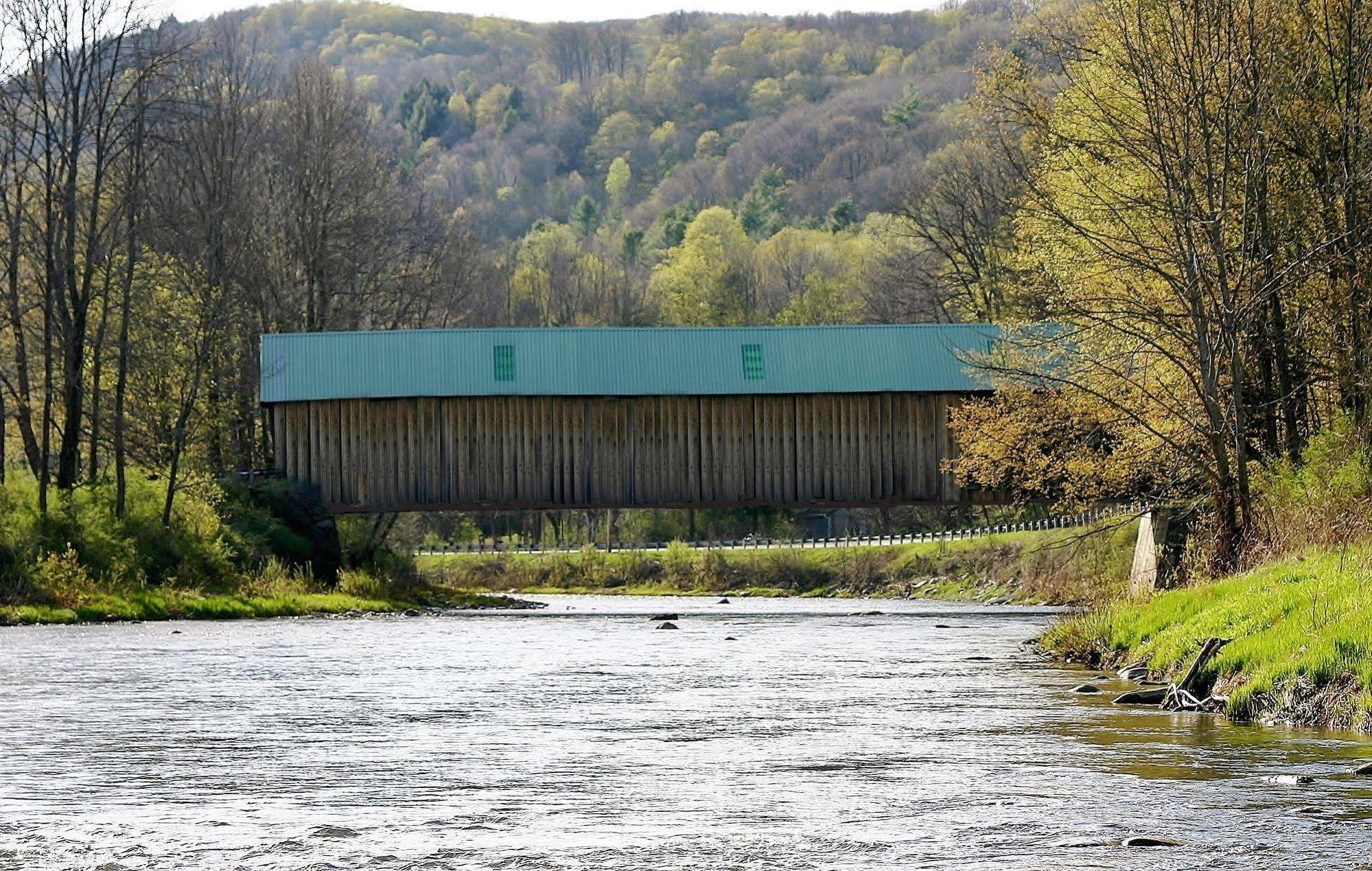 The Lincoln Inn & Restaurant At The Covered Bridge Woodstock Extérieur photo