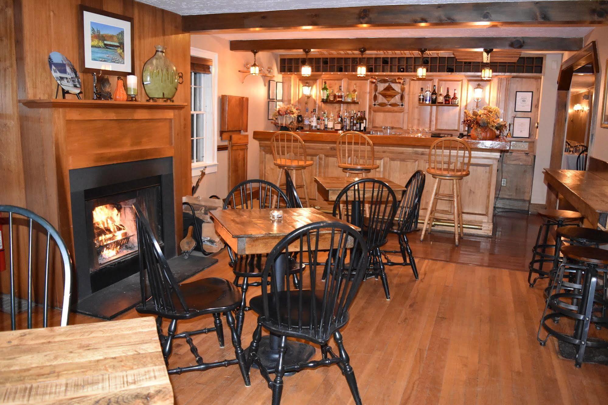 The Lincoln Inn & Restaurant At The Covered Bridge Woodstock Extérieur photo