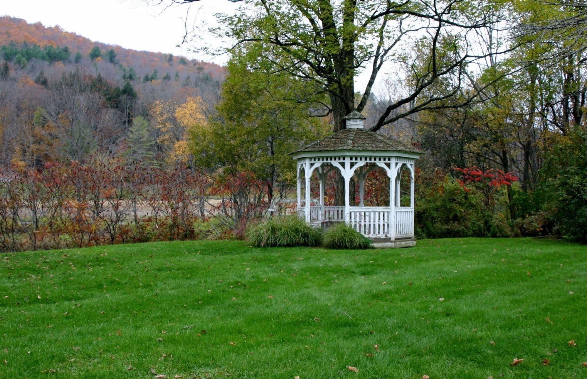 The Lincoln Inn & Restaurant At The Covered Bridge Woodstock Extérieur photo