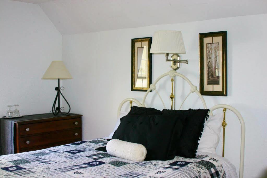 The Lincoln Inn & Restaurant At The Covered Bridge Woodstock Extérieur photo